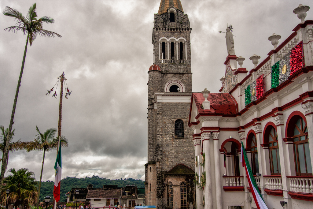 Cuetzalan – Neblina, piedra viva y vida entre cafetales