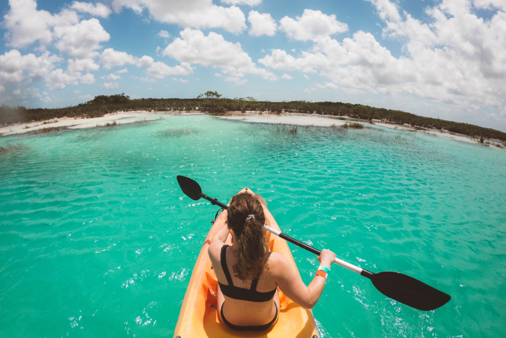 Kayak en Laguna de Bacalar, México