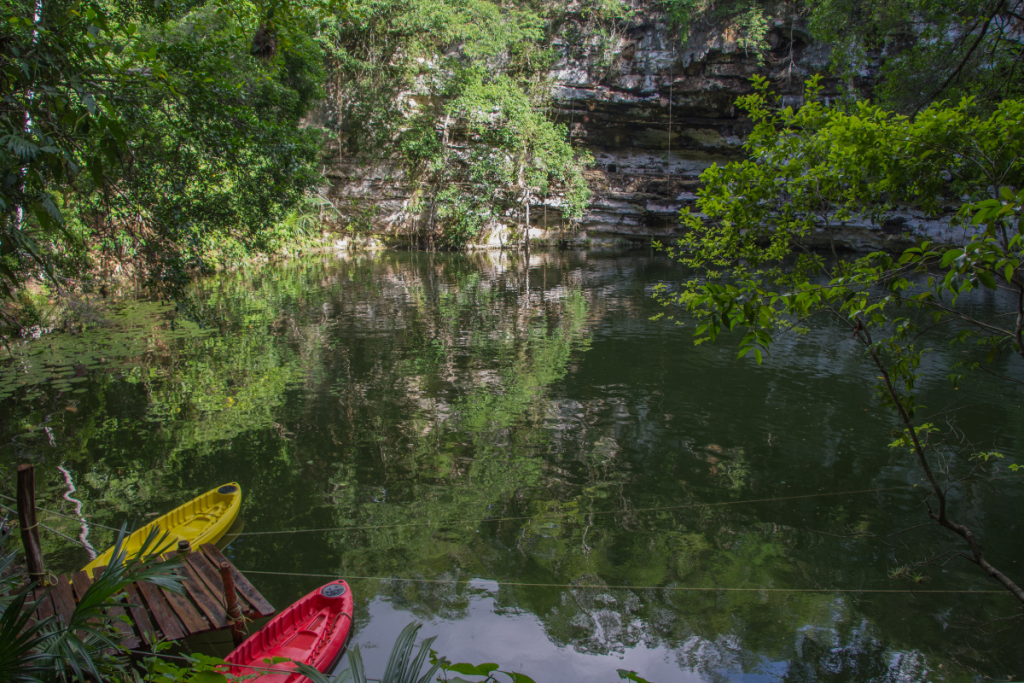 Experiencia de kayak en cenotes de Yucatán